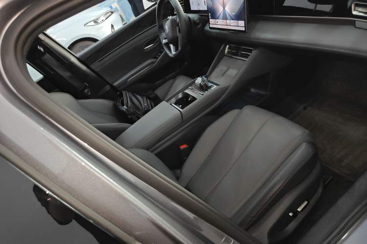 Used BYD Qin L 2025 DM-i Smart Drive 120KM Superior Model
