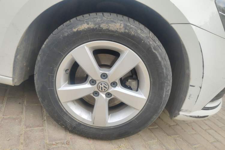 Used Volkswagen Gran Lavida 2015 1.6L Automatic Fashion Edition Right Front Wheel Hub