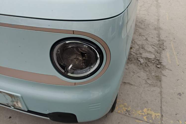 Used Geely Galaxy Panda 2023 Panda Mini 200km Endurance Bear Left Front Headlight