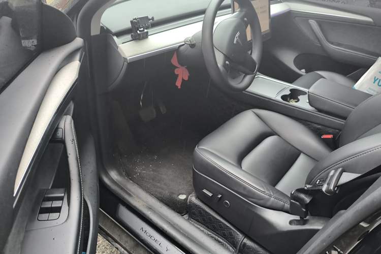 Used Tesla Model Y 2023 Rear-Wheel-Drive Version
