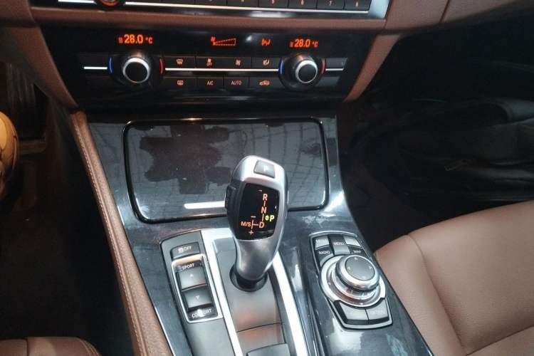 Used BMW 5 Series 2014 520Li Elegant Model
