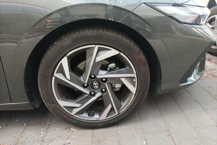 Used Hyundai Elantra 2023 1.5L CVT GLX Elite Edition Right Front Wheel Hub