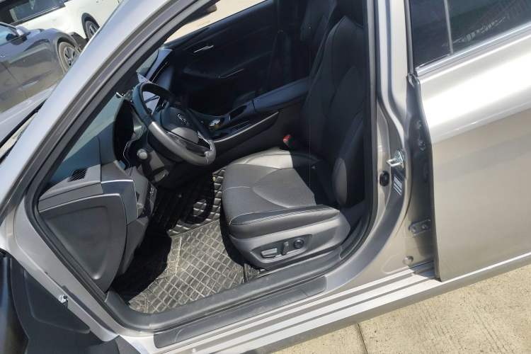 Used Toyota Avalon 2019 2.0L Luxury Edition China VI Standard
