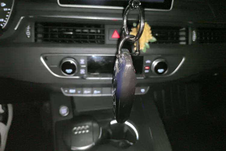 Used Audi A4L 2017 40 TFSI Style Edition Vehicle Key