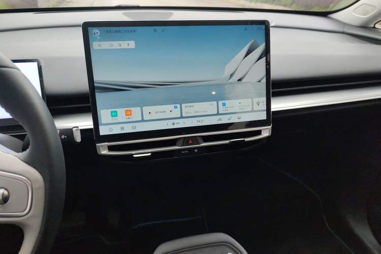 Used Venucia VX6 2025 Large Flat-Layout 520 Pro