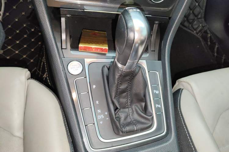 Used Volkswagen Golf 2017 230TSI Automatic Luxury Million-Vehicle Commemorative Edition Gear Lever