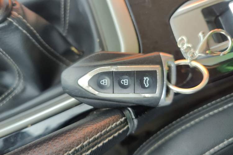 Used Zotye SR7 2016 1.5T Manual Cube Road Edition China IV Standard
