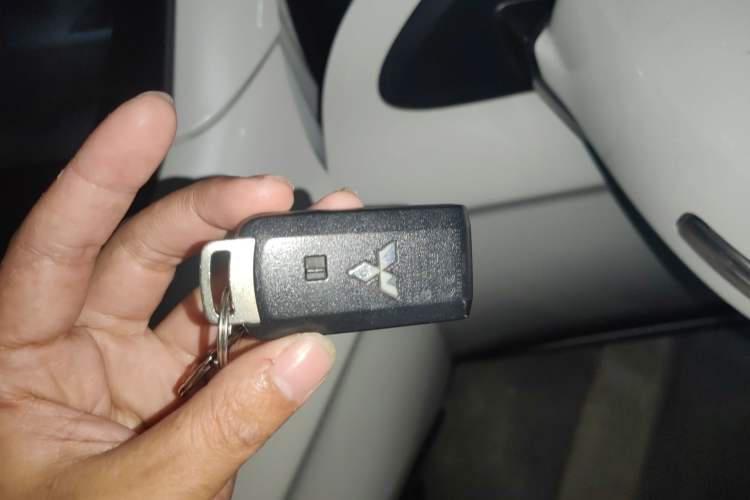 Used Mitsubishi Outlander 2016 2.4L 4x4 Elite Edition 7-Seater