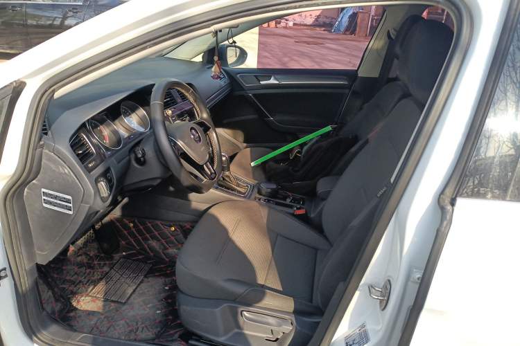 Used Volkswagen Golf 2017 1.6L Automatic Comfort Million-Vehicle Anniversary Edition