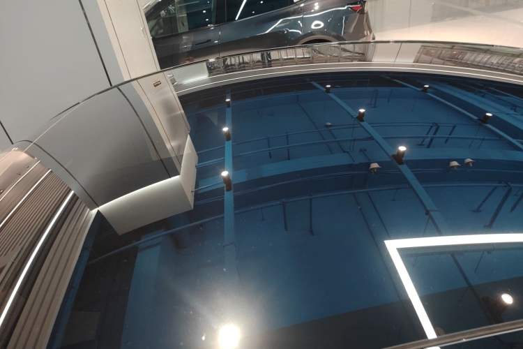 Used Tesla Model Y 2025 Rear-Wheel-Drive Version Roof