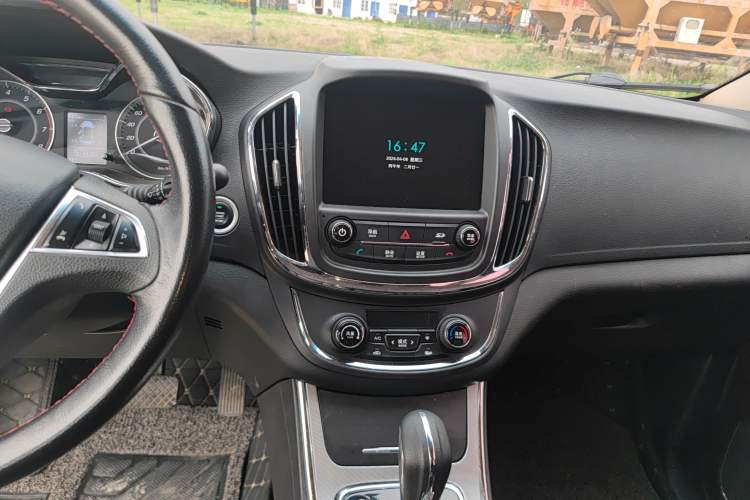 Used Baojun 560 2016 1.8L iAMT Luxury Model Audio And AC Panel