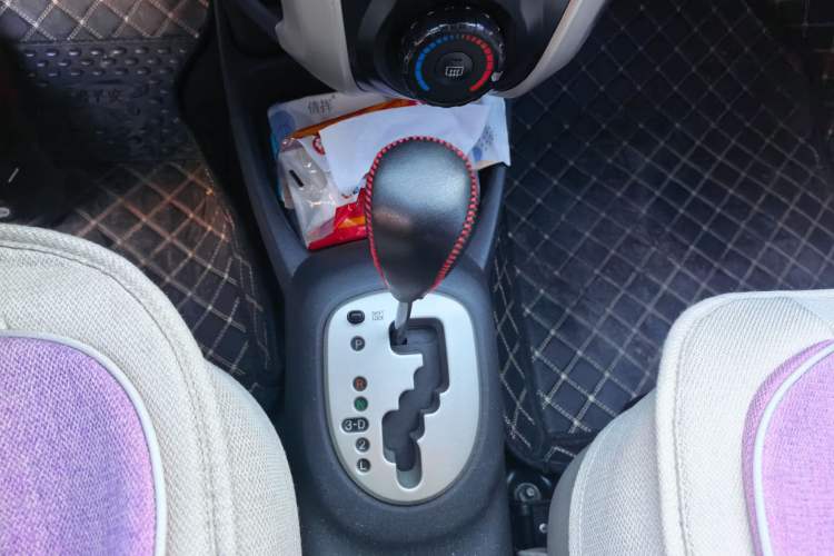 Used Toyota Yaris 2011 1.6 GS Automatic Sharp Edition Gear Lever