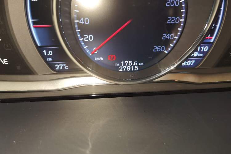 Used Volvo V60 2015 T5 Zhiya Edition Odometer Close Up