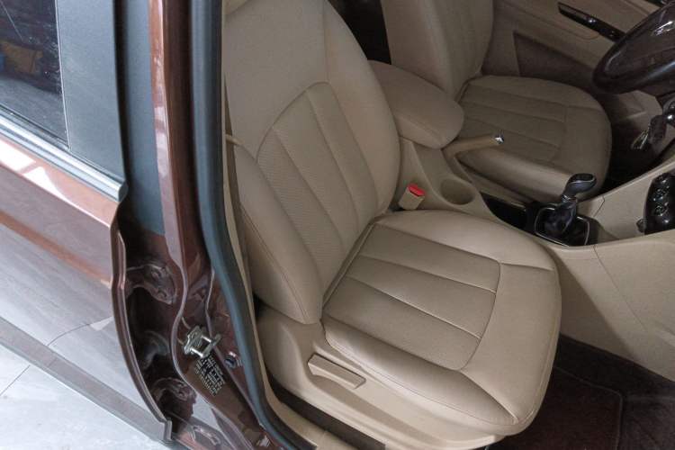 Used Baojun 730 2016 1.5L Manual Comfort Version 7 Seats China V Emission Standard Right Front Seat