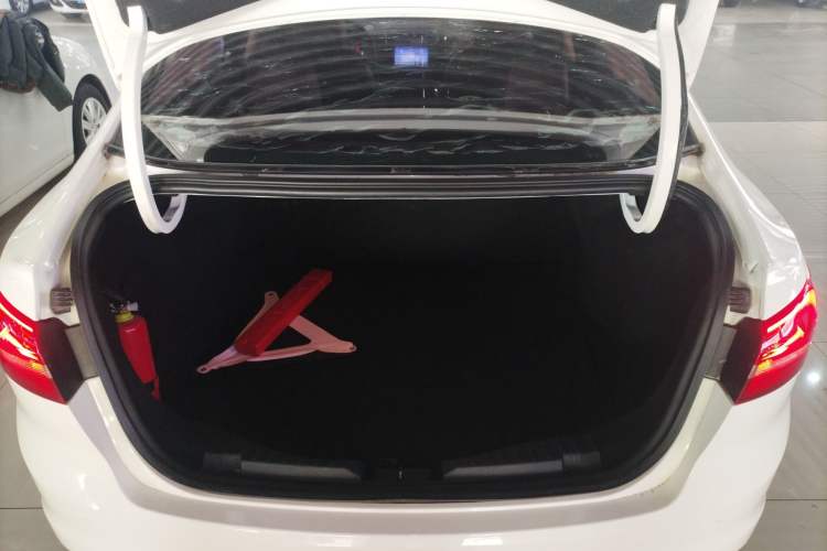 Used Ford Escort 2017 Happiness Edition 1.5L Automatic Fashion Version Trunk