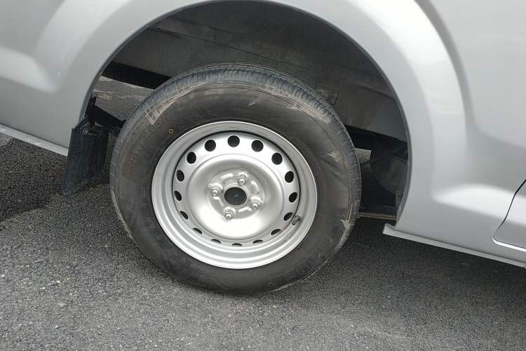 Used Kuayue Kuayue Xing V3 2023 1.5L Gasoline Standard Model 5-Seater Passenger Vehicle
