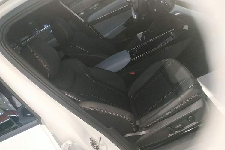 Used Volkswagen ID.4 X 2025 Smart Version Pure & Intelligent Enjoyment Edition Right Front Seat