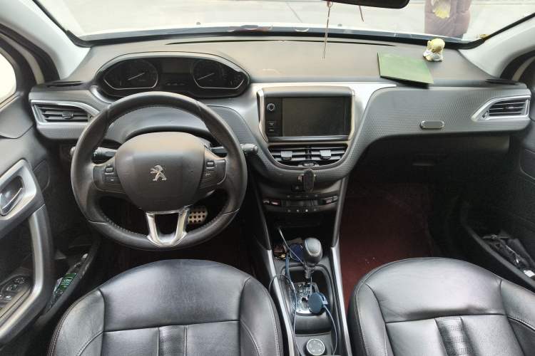 Used Peugeot 2008 2015 1.6THP Automatic Navigation Edition Center Console