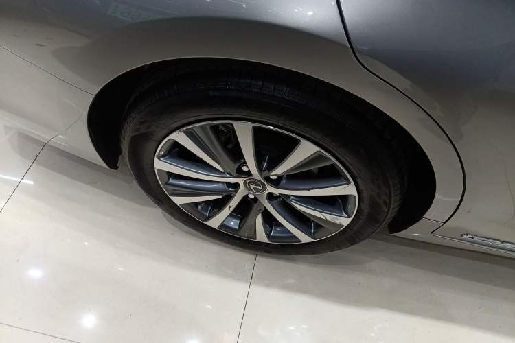 Used Lexus ES 2020 300h Premier Edition
