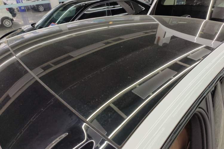 Used ONVO L60 2025 Model—60 kWh Rear-Wheel-Drive Version Roof