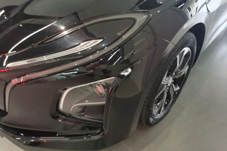 Used Hongqi E-QM5 2022 431 km Charge & Enjoy Edition
