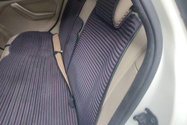 Ford Focus 2012 Hatchback Classic 1.8L Automatic Fashion Edition usata