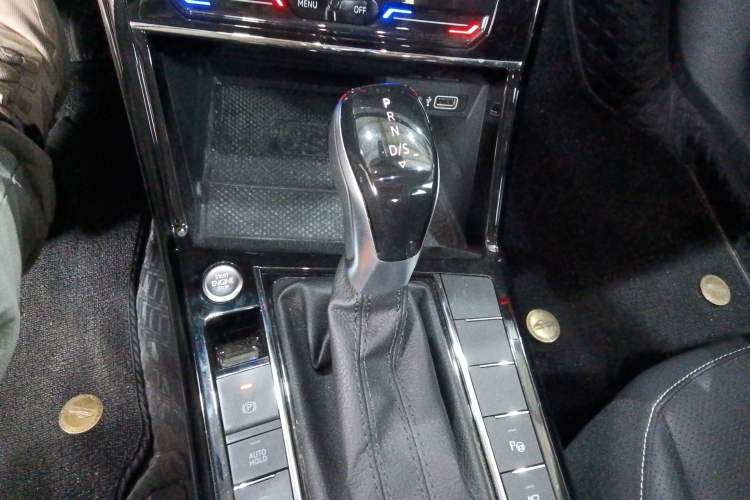 Used Volkswagen Passat 2023 Restyled 330TSI Starry Luxury Edition Gear Lever