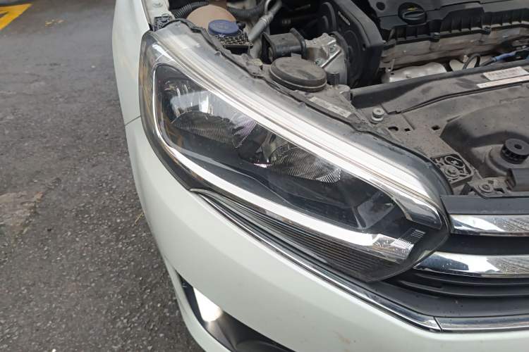 Used Citroen C4 Sega 2018 1.6L Automatic Luxury Model Right Front Headlight