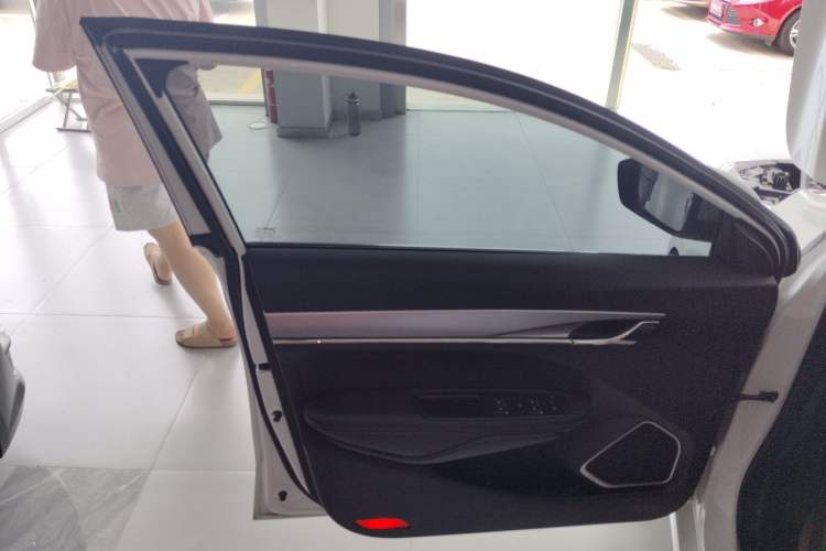 Used Geely Auto Binray 2019 200T Manual Binchi Edition
