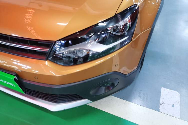 Used Volkswagen Polo 2016 1.6L Cross Polo Automatic Left Front Headlight