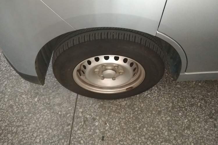 Used Wuling Yangguang 2024 300KM Comfort Version Passenger Van 75kW
