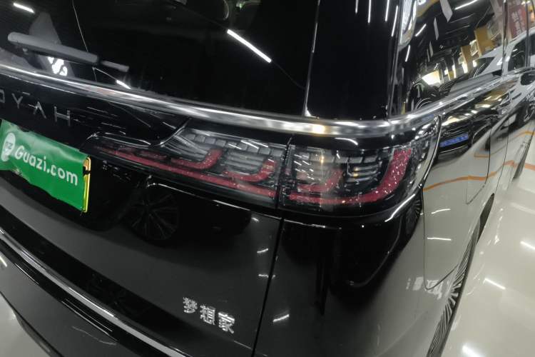 Used VOYAH Dream 2025 PHEV Four-Wheel-Drive Flagship Kunpeng Edition
