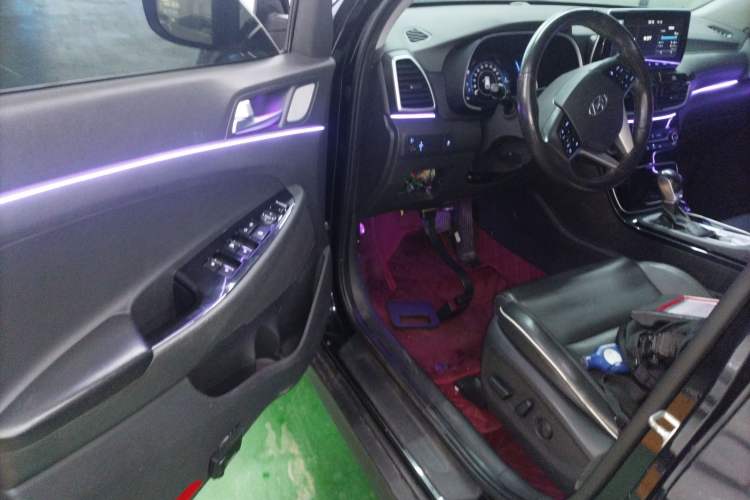 Used Hyundai Tucson 2019 280TGDi Dual-Clutch Two-Wheel Drive Fashion Edition China VI Standard
