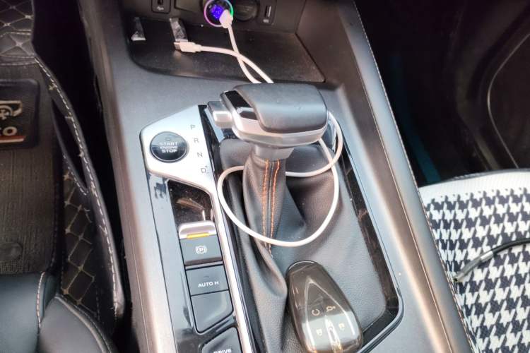 Used CHANGAN OSHAN X7 PLUS 2023 Enjoy Edition 1.5T Automatic Prestige 7-Seater Gear Lever