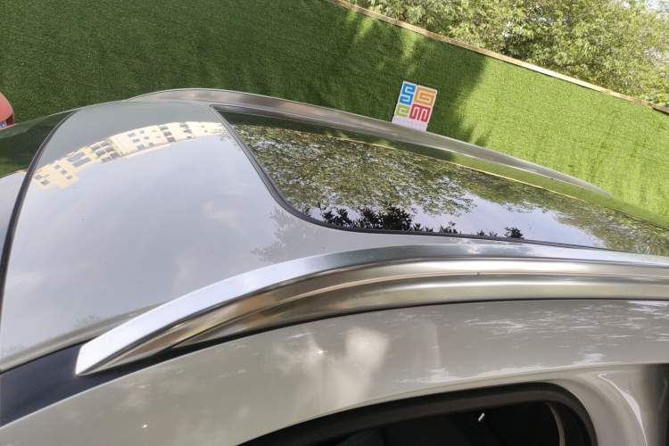 Used Haval H6 2017 Blue Label 1.5T Automatic Two-Wheel Drive ZhiShang Model Roof