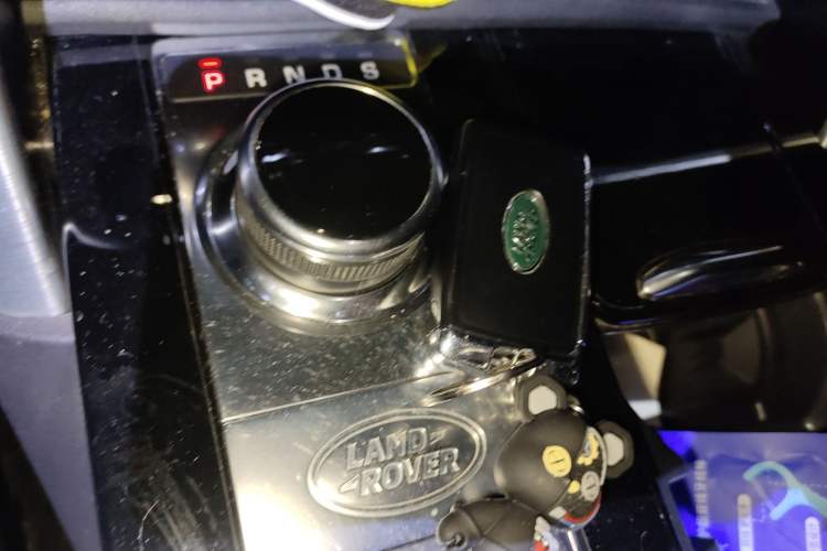 Used Land Rover Discovery 2018 3.0 SC V6 HSE Gear Lever