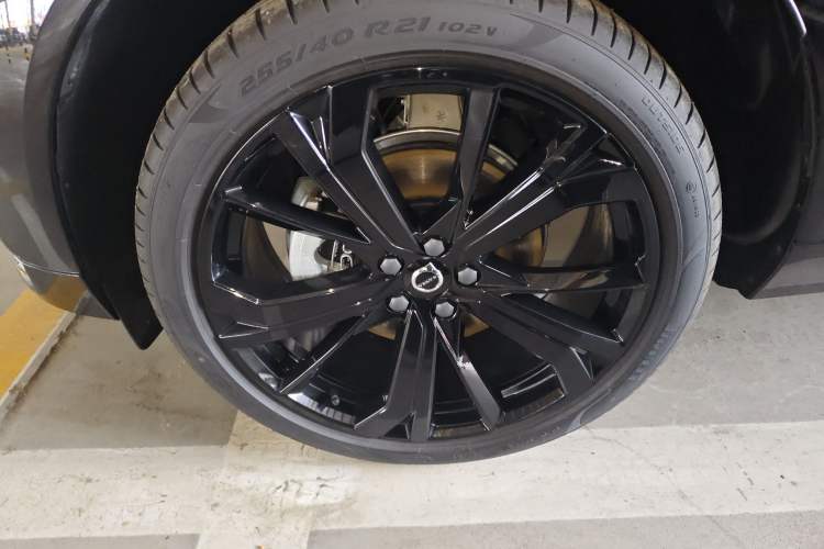 Used Volvo XC60 2025 B5 Four-Wheel Drive Smart & Advanced Midnight Black Edition Exterior 4