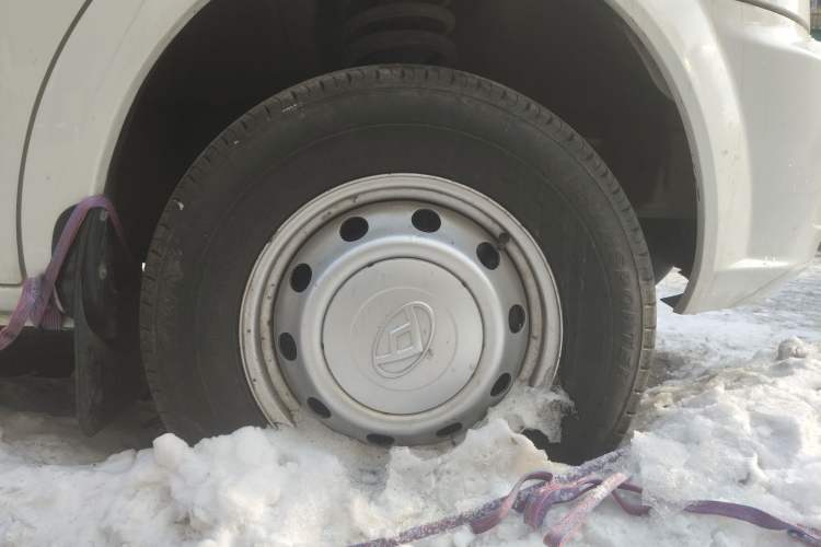 Used SAIC MAXUS Xintu V80 2021 2.0T PLUS AMT Aoyuntong Short-Wheelbase Mid-Roof 5/6-Seater Right Front Wheel Hub