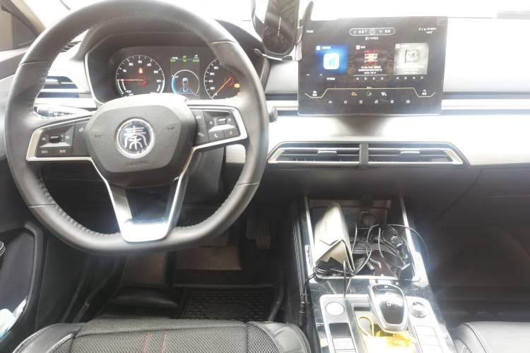 Used BYD Qin New Energy 2019 High-Range Deluxe Model Center Console