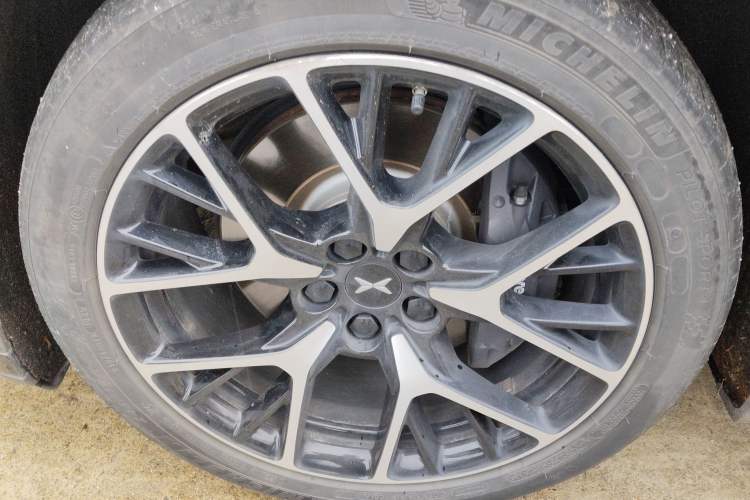 Used XPeng P7 2023 P7i 610 Pengyi Performance Edition Left Front Wheel Hub