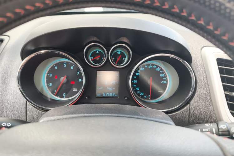 Used CHANGAN CS35 2015 1.6L Manual Luxury Model China IV Standard