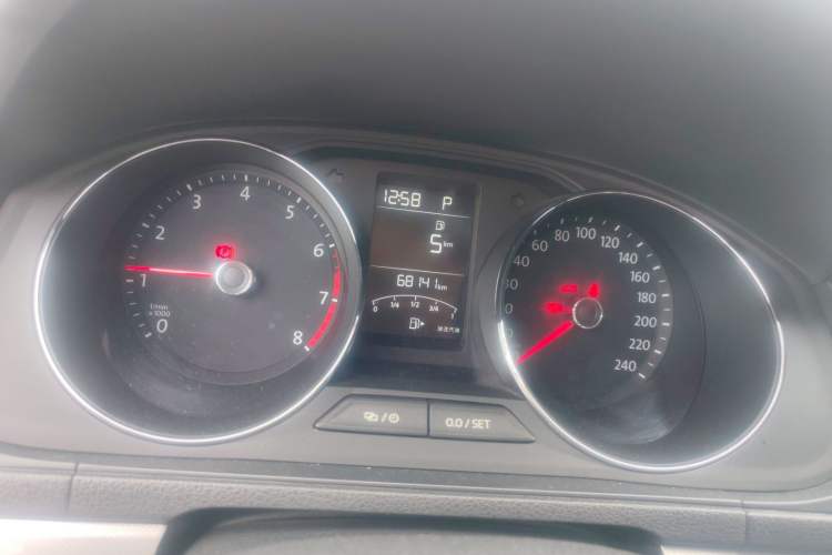 Used Volkswagen Lavida 2013 Revised Version 1.6L Automatic Luxury Edition Instrument Cluster