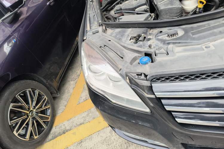 Used Mercedes-Benz R-Class 2015 R 400 4MATIC Business Model Right Front Headlight