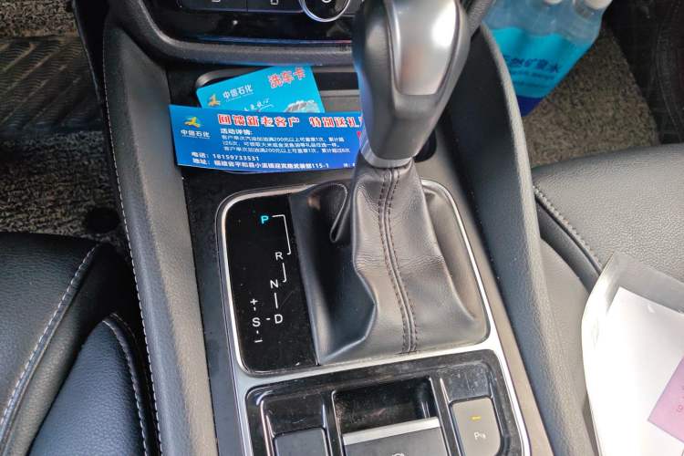 Used BYD Song MAX 2018 1.5T Automatic Smart Connect Luxury 6-Seater Gear Lever