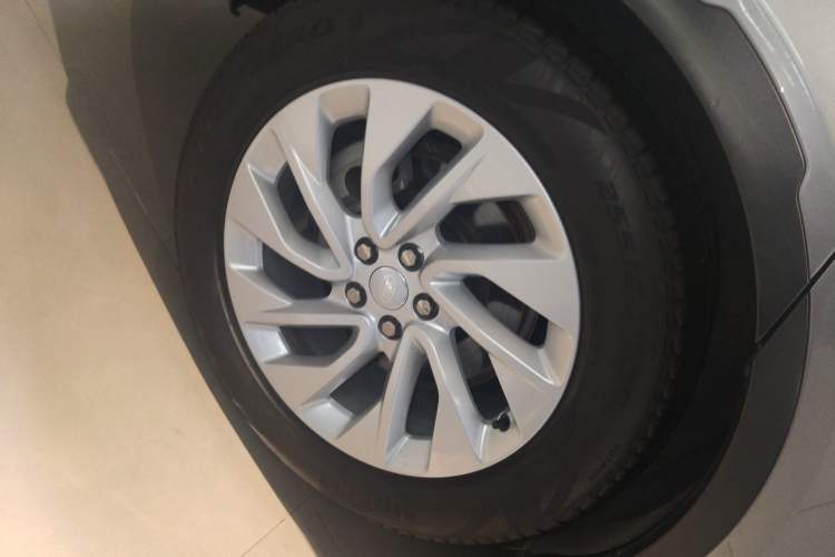 Used Land Rover Discovery 2023 300PS S Right Rear Wheel Hub