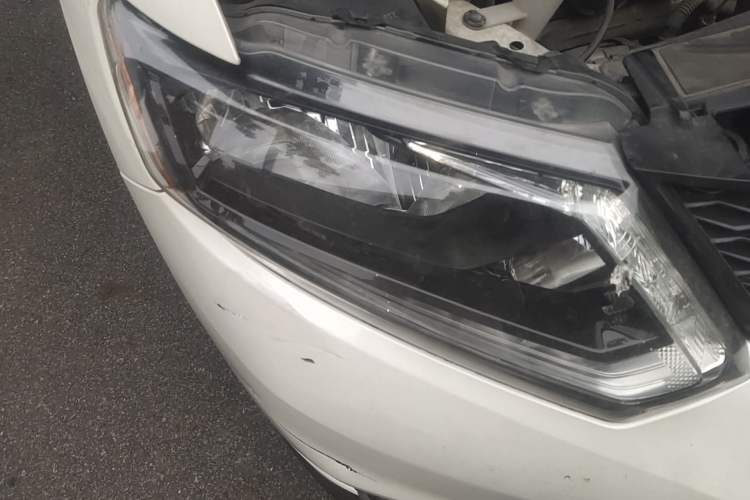 Used Nissan X-Trail 2015 2.0L CVT Comfort MAX Edition 2WD Right Front Headlight