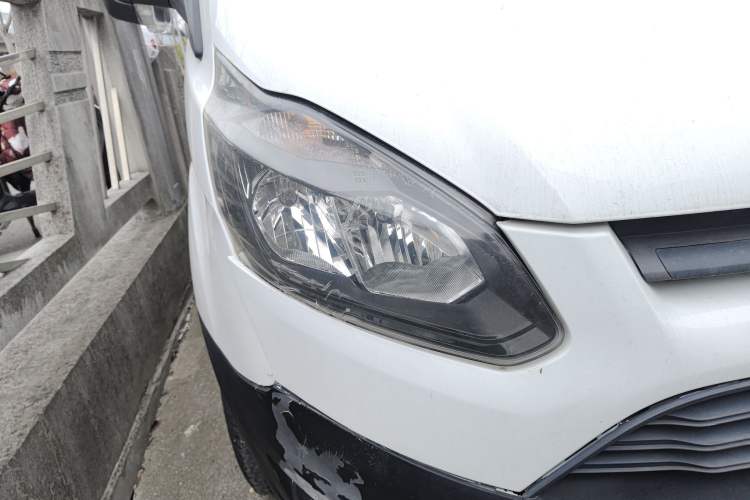 Used Ford Transit 2017 2.0T Diesel Multi-Purpose Commercial Vehicle Short Wheelbase Low Roof China V Standard