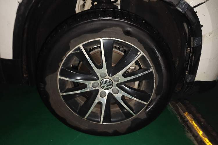 Used Volkswagen Tiguan 2015 1.8TSI Automatic Two-Wheel Drive Luxury Model Right Front Wheel Hub