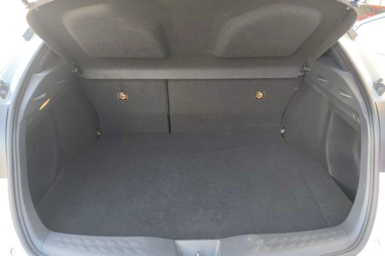 Used Toyota IZOA 2018 2.0L Yichi Version China VI Standard
