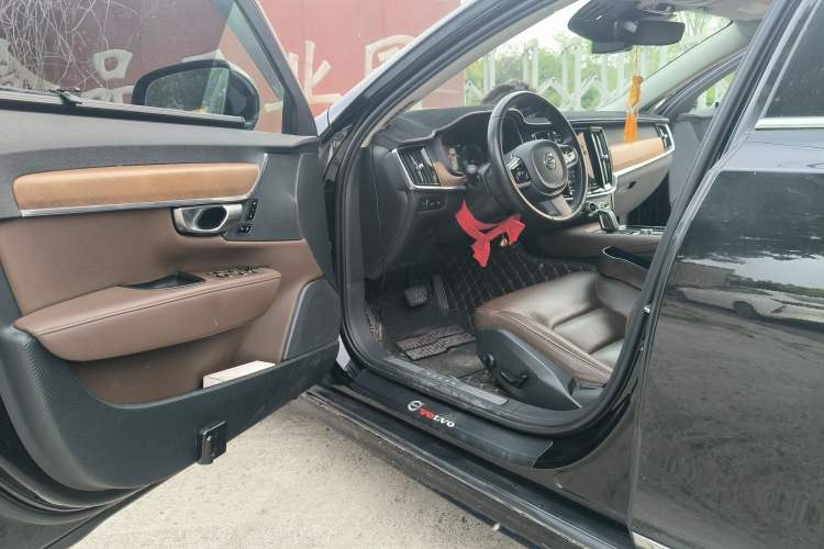 Used Volvo S90 New Energy 2020 T8 e-Drive Hybrid – Zhiyi Luxury Edition
